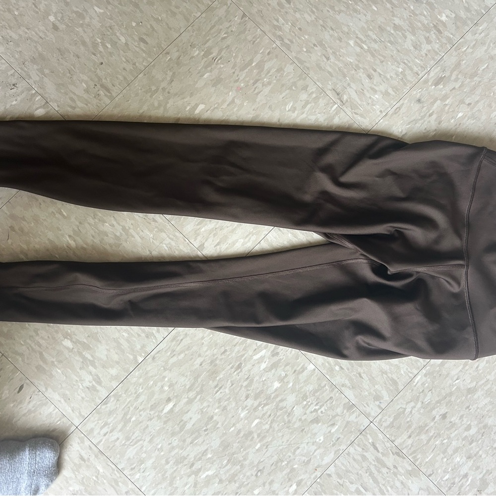 Alo Yoga Espresso 7/8 High-Waist Airlift Legging
Size Small